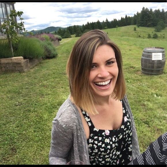 Meet your Posher, Elise - Picture 1 of 1